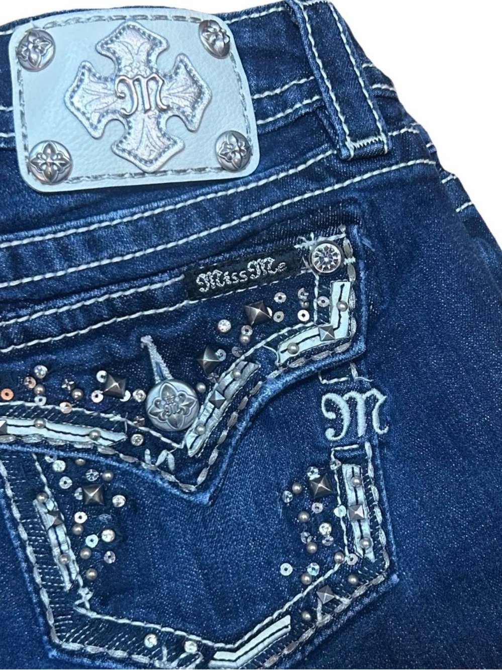 Miss Me Signature Skinny Jeans - Dark Blue Denim - Studded
Rhinestone - SIZE 29